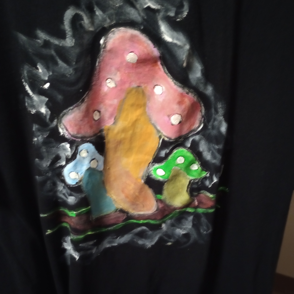 2 Xl Gildan Black Tee with Multicolor Mushroom Art